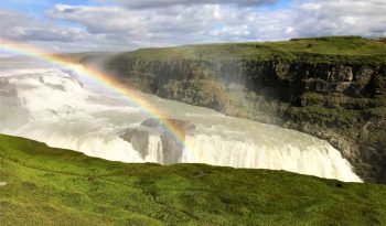 Gullfoss auf Island mit Regenbogen